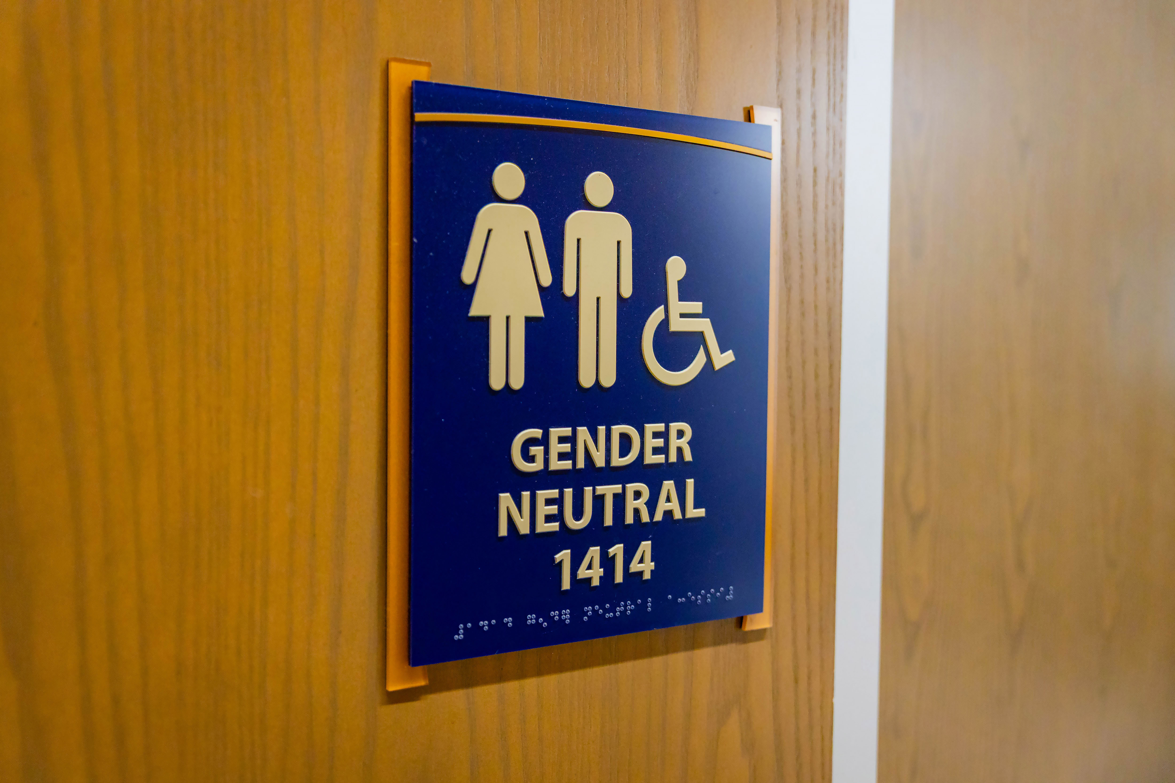 california ada signage requirements